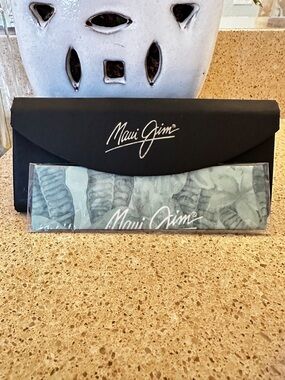 Maui Jim Black Case with Mint Green Logo Microfiber Cloth